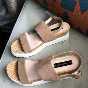 Like new Steve Madden platform sandals